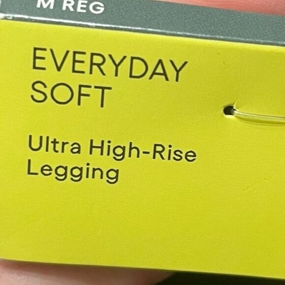 All in Motion Black Women’s Everyday Soft Ultra High-Rise  Leggings, Size M, NWT - Picture 5 of 9